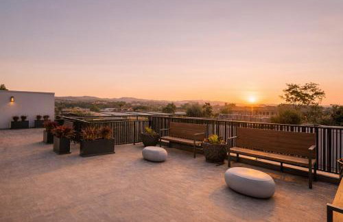 Los Angeles Premium City Suites - Free Secured Parking - Photo 2