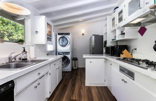 SoCal Retreat with Pool and Spacious Backyard - Foto 7