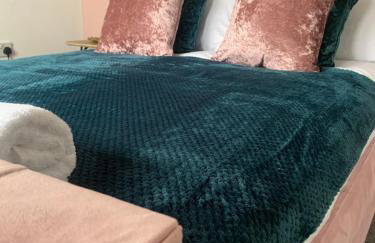 The Snug, ideal for sporting events and city breaks, hidden nook in the Heart of Newcastle, with parking, Wifi, Smart Tv, close to all local travel links - Foto 24