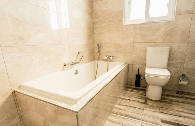 Seafront Penthouse With Unobstructed Sea Views - Photo 30