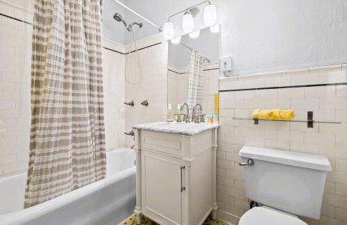 1926 Mediterranean Home with Heated Pool Sleeps 12 - Foto 35