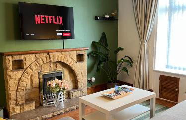 3BDR Town House in the Heart of Holyhead - Free Onsite Parking - Foto 7