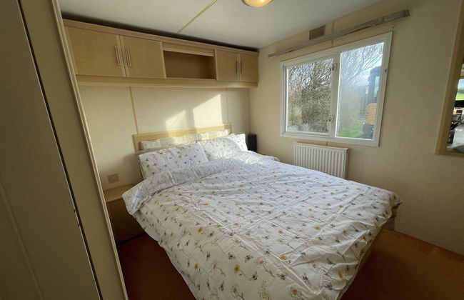 Captivating 2-bed Static Caravan in Holyhead - Photo 6