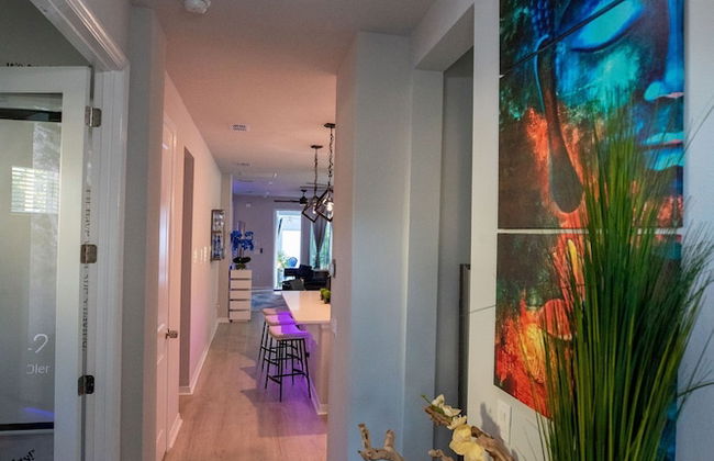 Brand New Modern Pet Friendly Zen Home W/ Private Home Theater & Hot Tub! 2 Bedroom Home by RedAwning - Photo 47