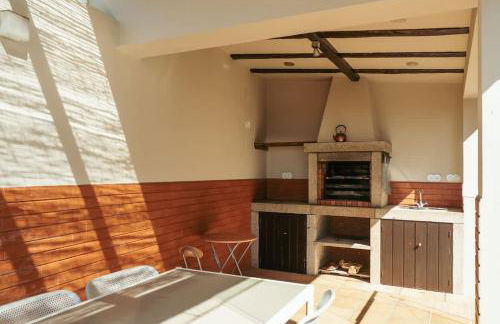 Beach Villa with Jacuzzi & Garage by HostWise - Foto 46