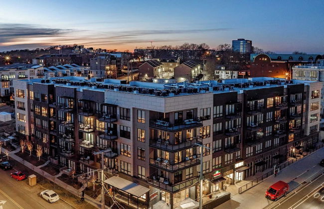 Prime Walkable Midtown Location, Pool, Gym Outlaw's Den by Avantstay - Foto 37