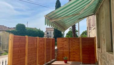 Spacious Apartment - Photo 2