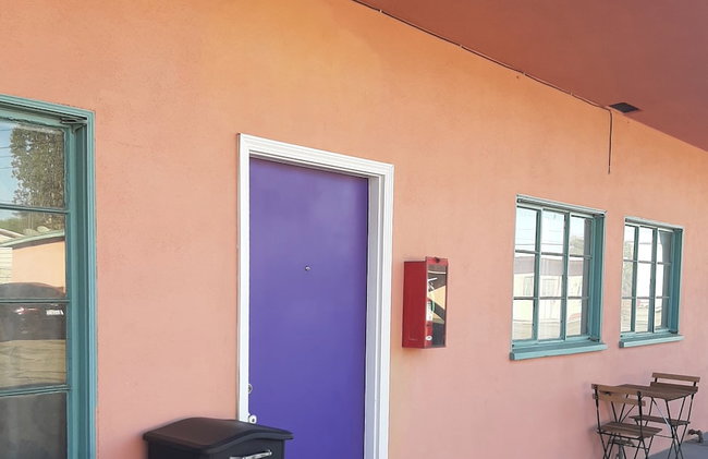 HARRY'S MAN CAVE - A Vintage Motel on the Historic 395 route - The New Star Motel Experience - Photo 119