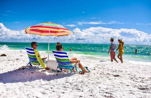 AMI/Holmes Beach - 3/2 Home - Private Heated Pool and Yard - walk to beach - Photo 25