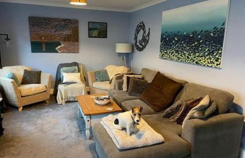 Lovely Charmouth cottage with log fire & garden close to beach - Photo 2