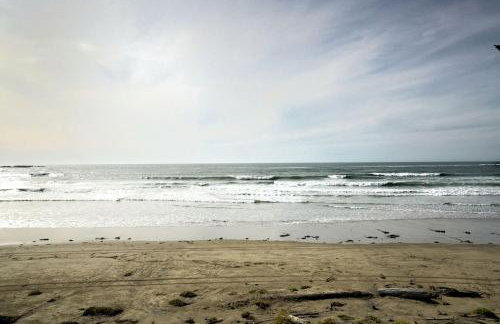 Charming A Frame Nestled Amidst Trees in Otter Rock, Oregon - Foto 23