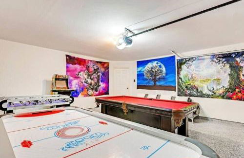 Deluxe Poolside Home, Modern 5BR with Gaming Room - Foto 4