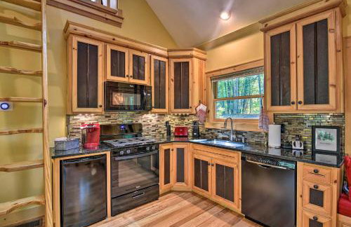 Romantic Asheville Area Cabin with Deck and Hot Tub! - Foto 12