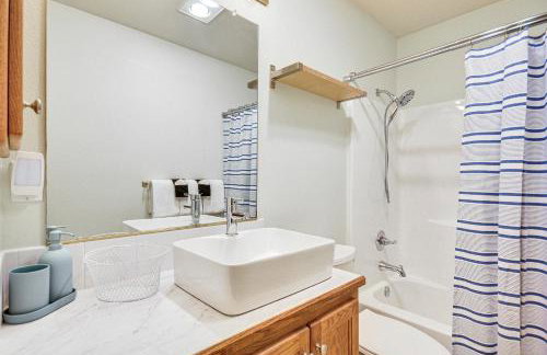 Steps to River! Rhododendron Family Retreat - Foto 17