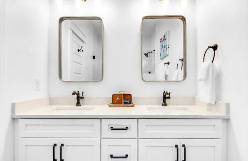 Latitude! New 8 Bedrooms! Beach! - Foto 42