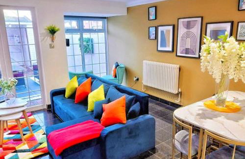 Charming 3-bedroom House with Garden in Portsmouth, Close Parking, Train Station & Gunwharf - Foto 1