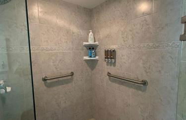 Heated pool with canal views - Foto 19