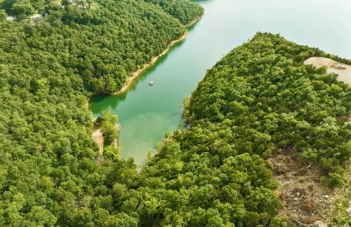 High Cliff Cabin + Private Hot tub at Table Rock Lake - Foto 34