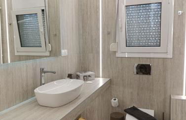 Amazing view with huge balcony - Photo 11