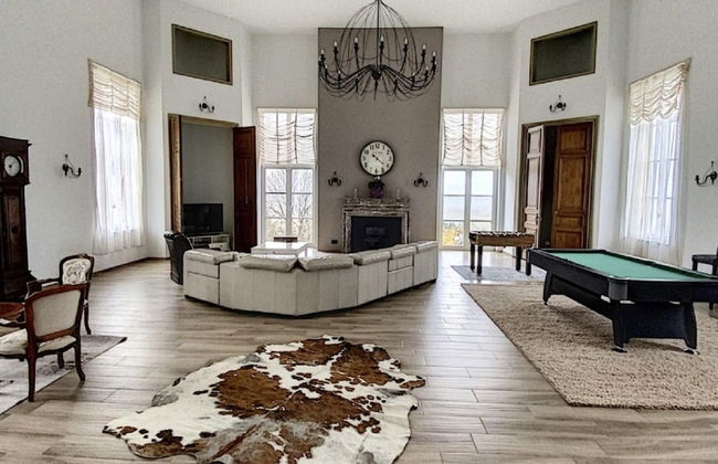 Elegant Hillside Mansion - Photo 14