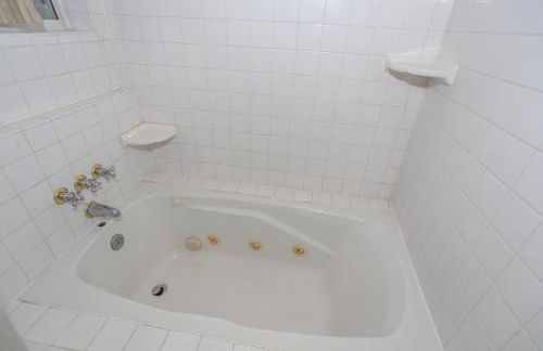 Abe's Cool Cabin - Nice luxury home with a game room, hot tub, and pool table - Foto 50