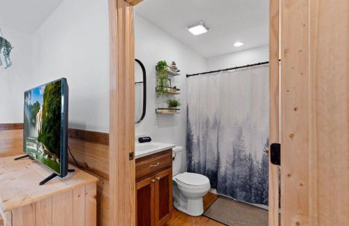 Trails End Cabin with a hot tub fire pit & indoor pool - Foto 18