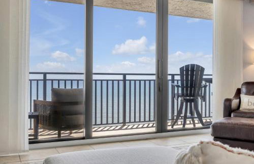 New Listing! Dog-friendly direct oceanfront with private balcony and heated rooftop pool - Foto 38