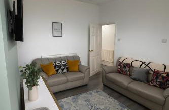 4-Bedroom House sleeps 9 in Liverpool Perfect for Contractors - Free Parking - Fast WiFi - Fully Equipped Kitchen - Hosted by By Hinkley Homes Short Lets & Serviced Accommodation - Foto 7