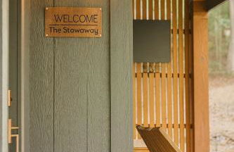 Lux Tiny House with Waterfront, Kayaks, Hot Tub, Arcade - Photo 13