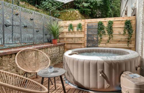 Superbe 2 pièces avec Jacuzzi privatif face Gare Proche Cathédrale - Foto 1