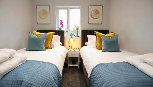 Aisiki Apartments at Stanhope Road, North Finchley, Airconditioned 3-Bedroom and 2-Bathroom, Pet-Friendly Duplex Flat, King or Twin Beds, with Free WiFi - Foto 2