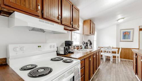 15mins to Downtown- Adorable on Taylor Both Units - Photo 5