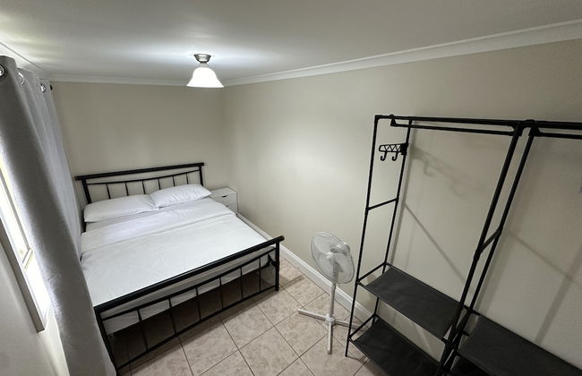 Charming 3 bedroom Cottage - Photo 2