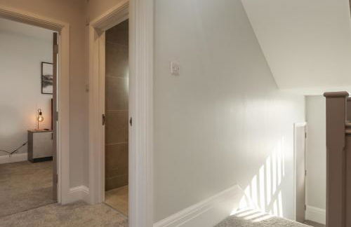 Dwell Living Luxurious 5BD House Central - Foto 8