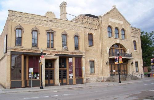 Roomy Central Hub, Games, Fire Pit & Downtown Fun - Foto 52