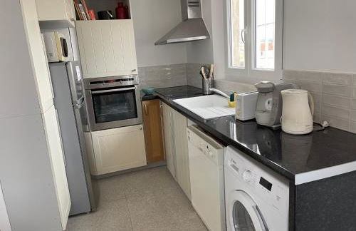 French Riviera centre ville plage port balcon panoramique et Clim - Foto 16