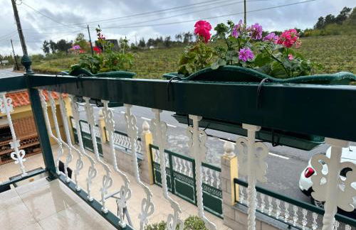 Charming House in Cortiçada with Balcony and Mountain View - Foto 50