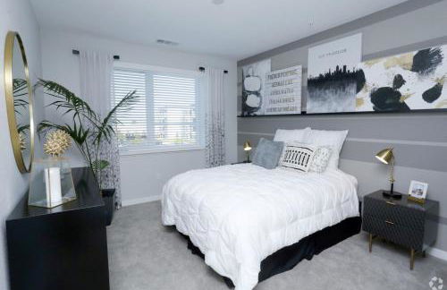 Luxury Condos at Anton Menlo w Pool & Amenities - Photo 7