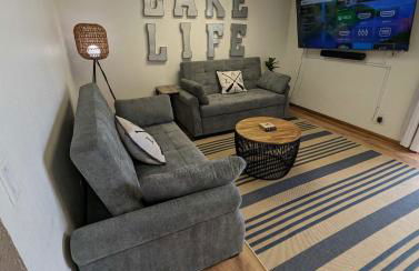 5BR Lakefront Getaway with hot tub - Foto 17