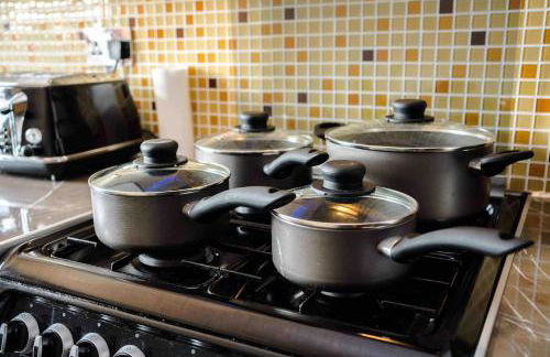 Huge 6 Beds House in Zone 2 London-MobileRateOffers-Families-Leisure-Parking-WiFi-PoolTable-Netflix-Sleeps15! - Foto 8