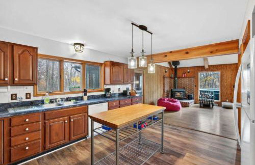 Huge Cabin w Hot Tub, Deck, Grill, Fire Pit, WiFi - Foto 16