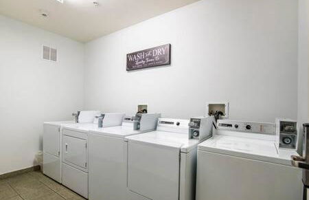 The Vistas 119 Modern studio with full kitchen 1st floor great location - Foto 14