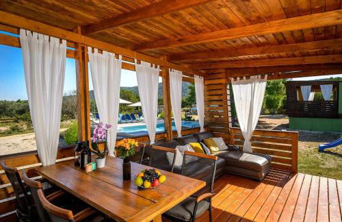 Cozy and Chic Little House with Pool Ivinj-2 - Foto 27