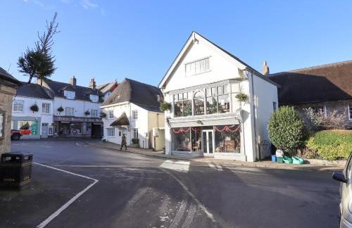 The Cottage on The Square - Photo 36