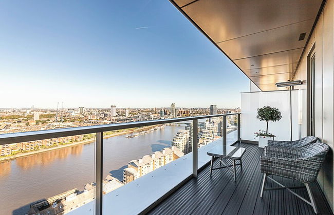 Luxurious 3-bed Sky-high Battersea Gem - Foto 28