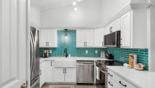 Steps to the Beach Pool Courts Family Fun - Foto 3