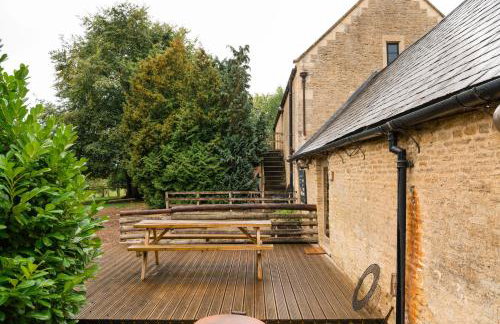 Charming Stone Cottage - Cotswolds Farm Stay - The Bullpen - Photo 7