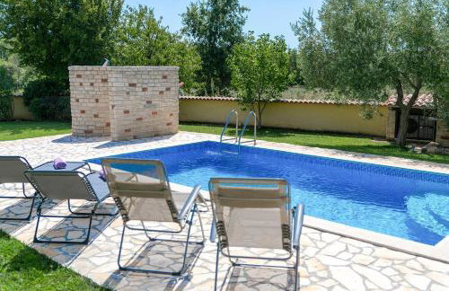 Mediterrane Villa mit privatem Salzwasserpool, Babybett, Whirlpool, Tischtennis, Spielplatz - Foto 5