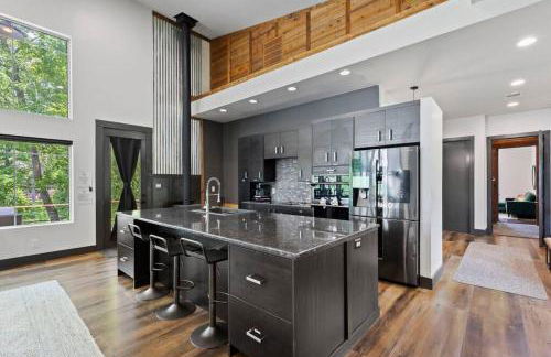 LUX Treehouse on Private Lake next to Lake Conroe with Game room, Paddleboards, Lake Views, and more! - Foto 51