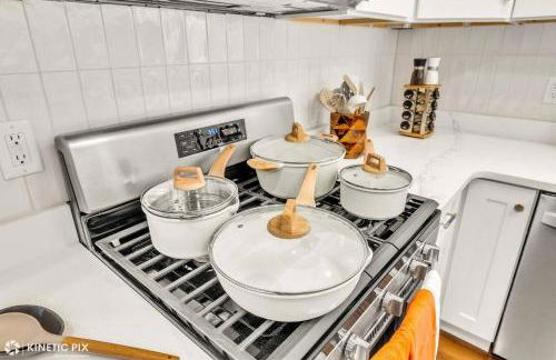 Sleeps 10 + Coffee bar + Game Room + Train to CHGO - Foto 38